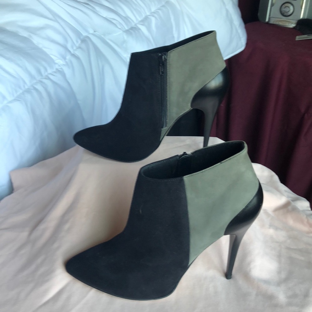 Aldo black and gray bootie